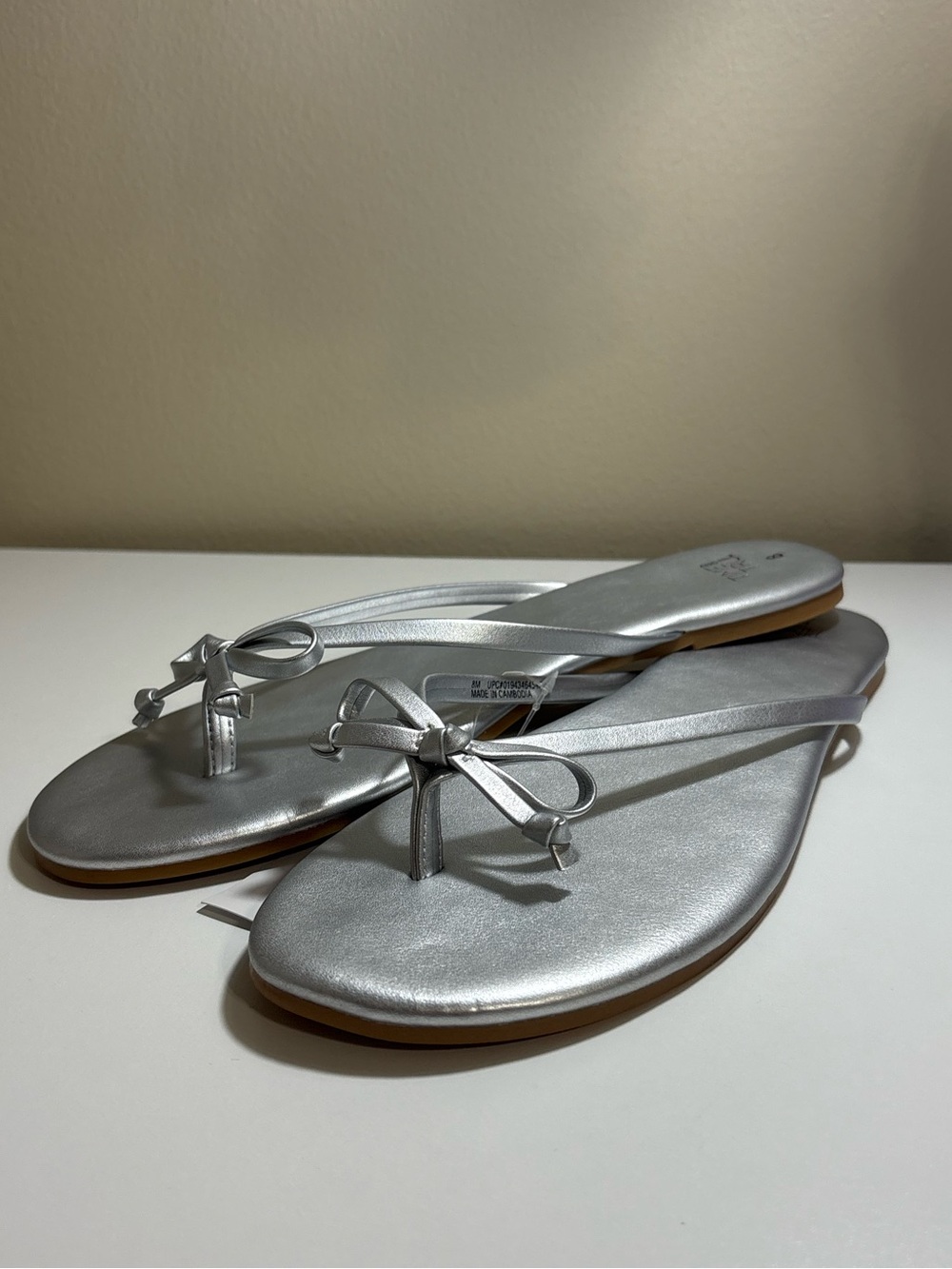 Time and Tru Metallic Silver Bow Thong Sandals